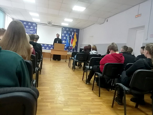 Увеличить. Встреча студентов Ярославского филиала МФЮА проректором Ярославской духовной семинарии!