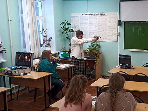 Увеличить. Профориентационный урок в ЯФ МФЮА для учеников средней школы № 11 г. Ярославля.