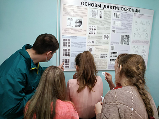 Увеличить. Профориентационный урок в ЯФ МФЮА для учеников средней школы № 11 г. Ярославля.